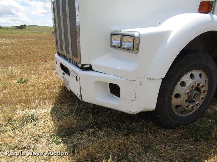 image for item DD8890 1995 Kenworth T800 semi truck