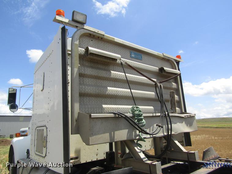 image for item DD8890 1995 Kenworth T800 semi truck