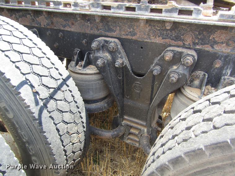 image for item DD8890 1995 Kenworth T800 semi truck