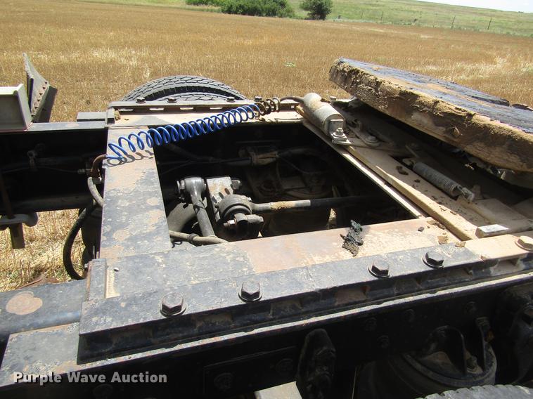 image for item DD8890 1995 Kenworth T800 semi truck