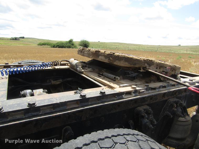 image for item DD8890 1995 Kenworth T800 semi truck