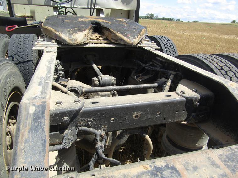 image for item DD8890 1995 Kenworth T800 semi truck