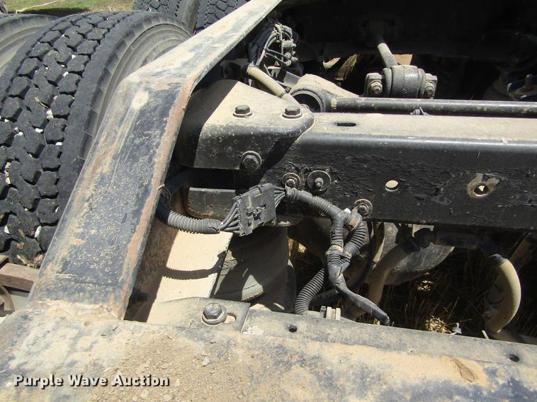 image for item DD8890 1995 Kenworth T800 semi truck