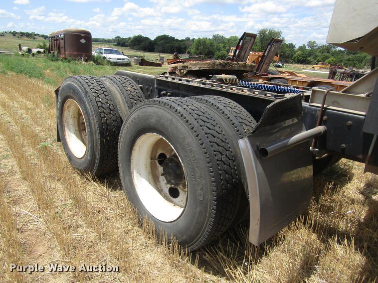 image for item DD8890 1995 Kenworth T800 semi truck