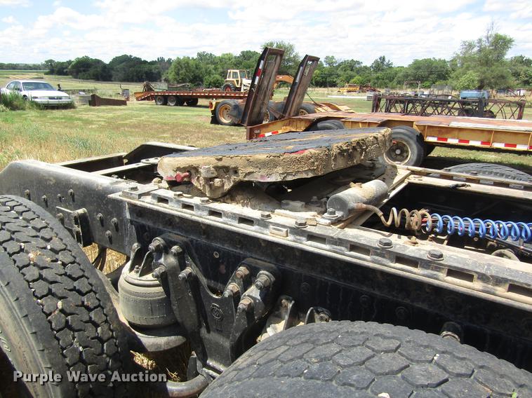 image for item DD8890 1995 Kenworth T800 semi truck