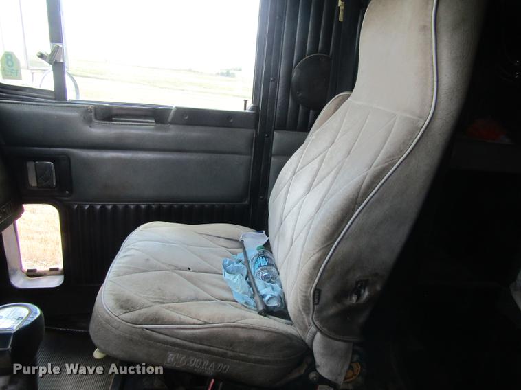 image for item DD8890 1995 Kenworth T800 semi truck