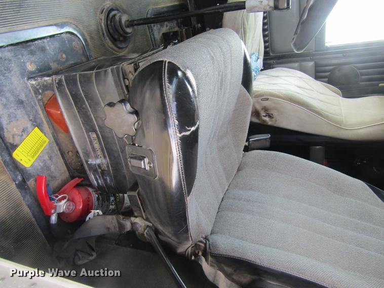 image for item DD8890 1995 Kenworth T800 semi truck