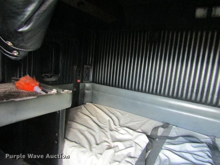 image for item DD8890 1995 Kenworth T800 semi truck