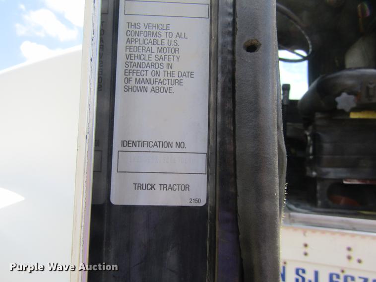 image for item DD8890 1995 Kenworth T800 semi truck