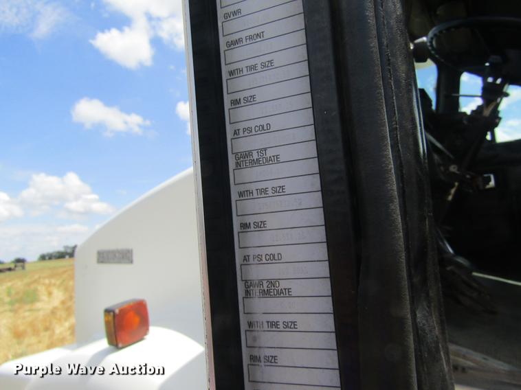 image for item DD8890 1995 Kenworth T800 semi truck