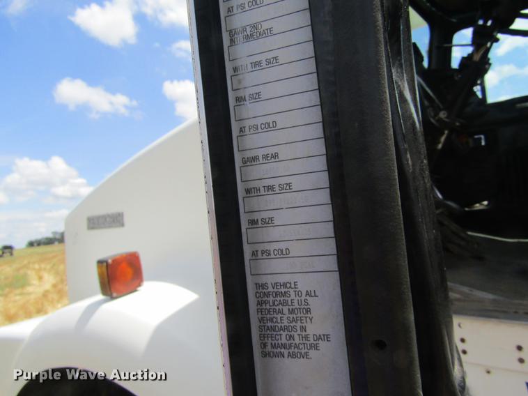 image for item DD8890 1995 Kenworth T800 semi truck