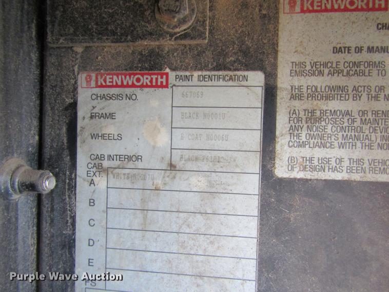 image for item DD8890 1995 Kenworth T800 semi truck