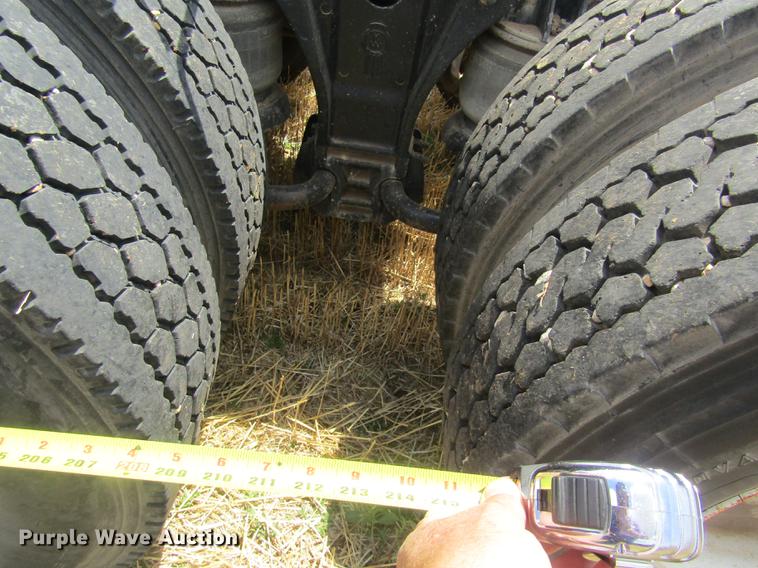 image for item DD8890 1995 Kenworth T800 semi truck