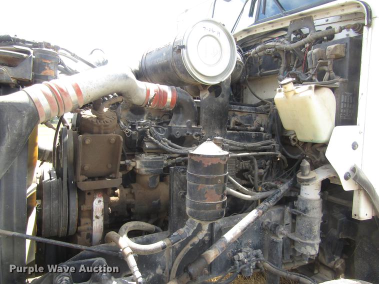 image for item DD8890 1995 Kenworth T800 semi truck