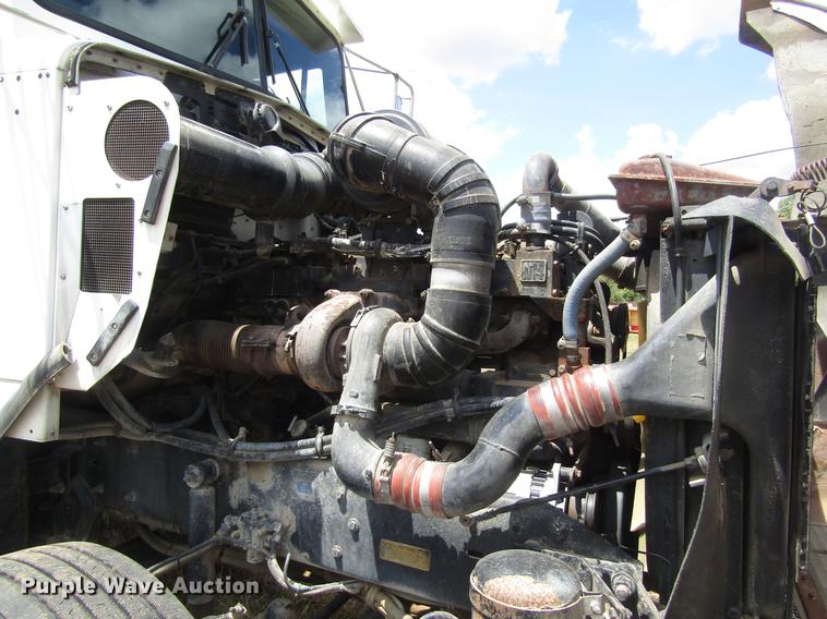 image for item DD8890 1995 Kenworth T800 semi truck