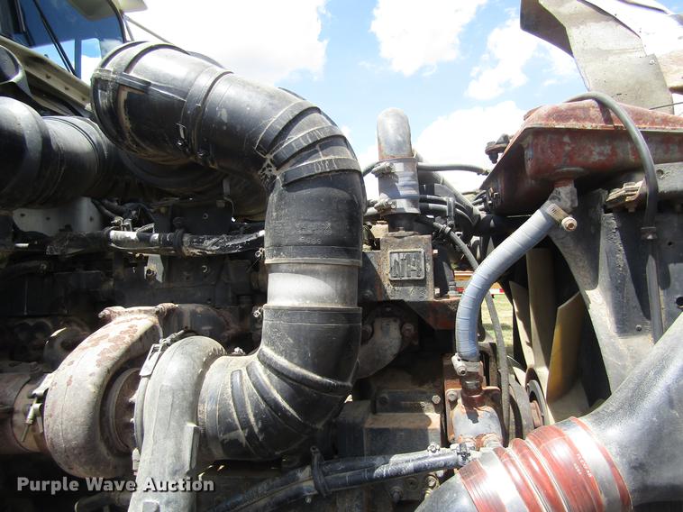 image for item DD8890 1995 Kenworth T800 semi truck