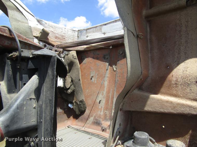 image for item DD8890 1995 Kenworth T800 semi truck