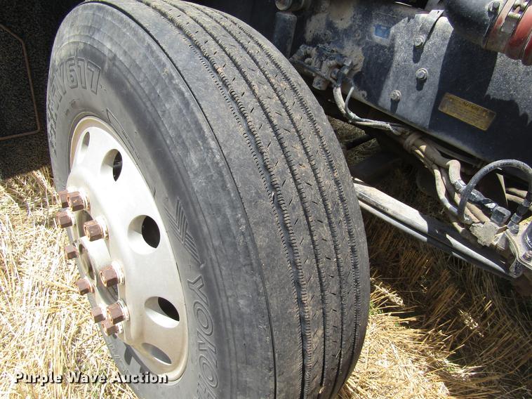 image for item DD8890 1995 Kenworth T800 semi truck