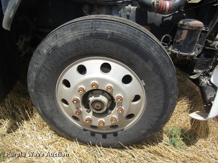 image for item DD8890 1995 Kenworth T800 semi truck