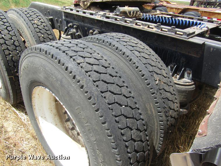 image for item DD8890 1995 Kenworth T800 semi truck