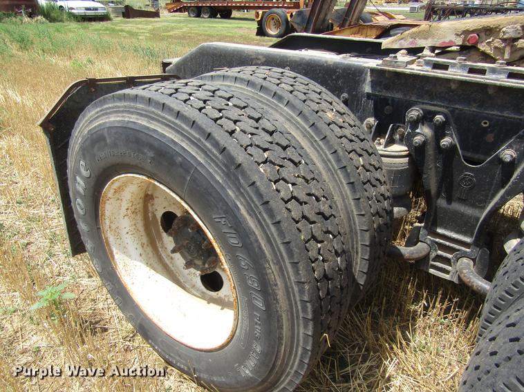 image for item DD8890 1995 Kenworth T800 semi truck