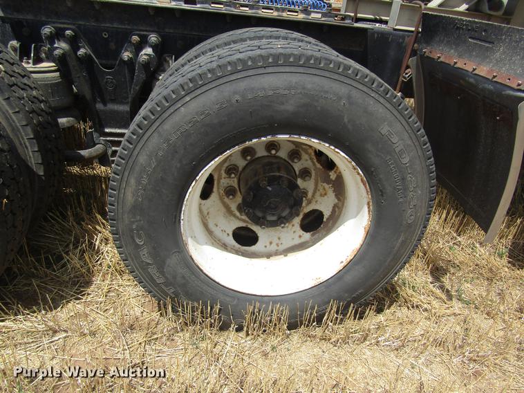 image for item DD8890 1995 Kenworth T800 semi truck