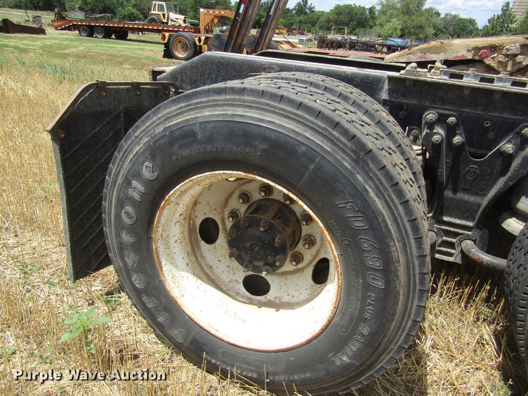 image for item DD8890 1995 Kenworth T800 semi truck