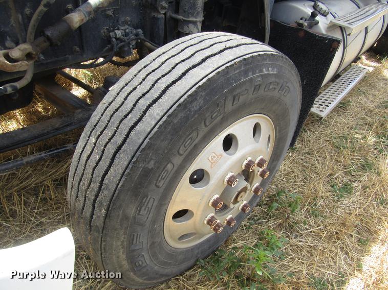 image for item DD8890 1995 Kenworth T800 semi truck