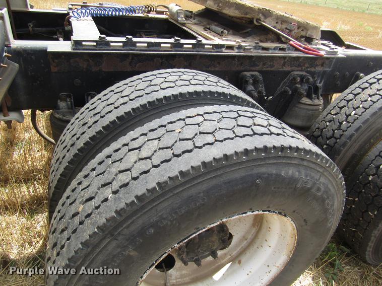 image for item DD8890 1995 Kenworth T800 semi truck