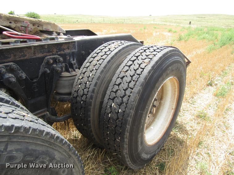 image for item DD8890 1995 Kenworth T800 semi truck