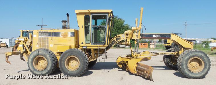 image for item DE2957 1998 Caterpillar 160H motor grader