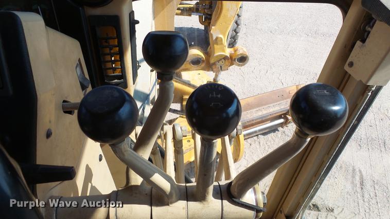 image for item DE2957 1998 Caterpillar 160H motor grader