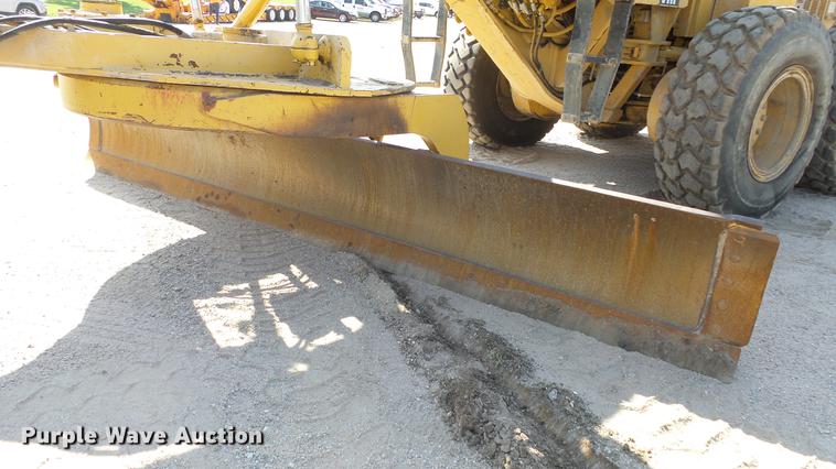 image for item DE2957 1998 Caterpillar 160H motor grader