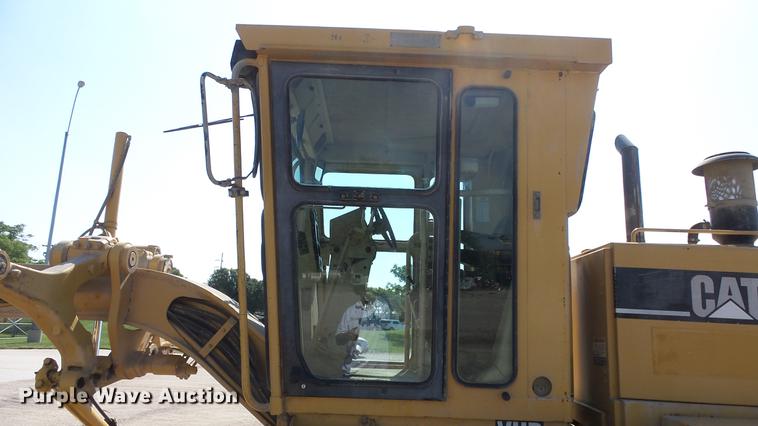 image for item DE2957 1998 Caterpillar 160H motor grader