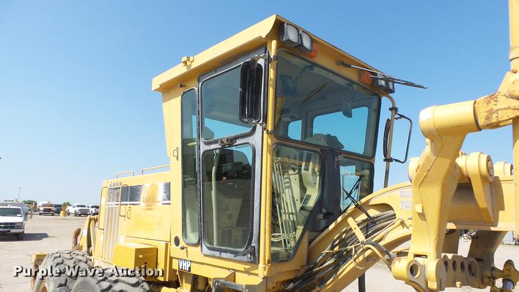 image for item DE2957 1998 Caterpillar 160H motor grader