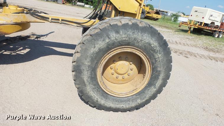 image for item DE2957 1998 Caterpillar 160H motor grader