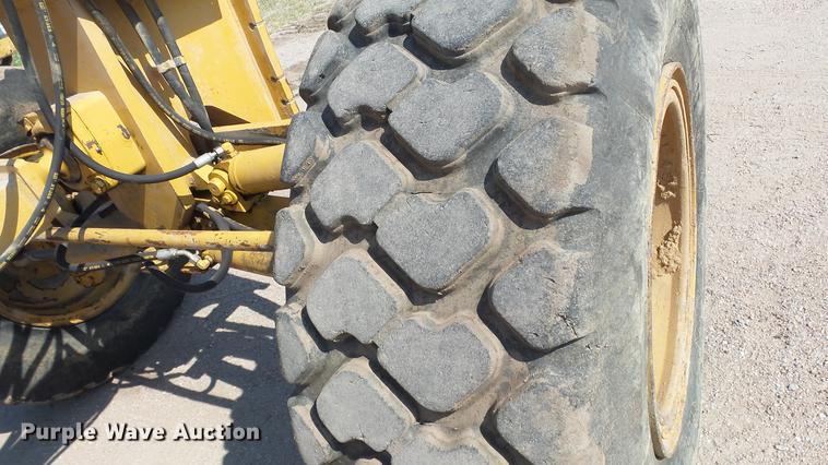 image for item DE2957 1998 Caterpillar 160H motor grader