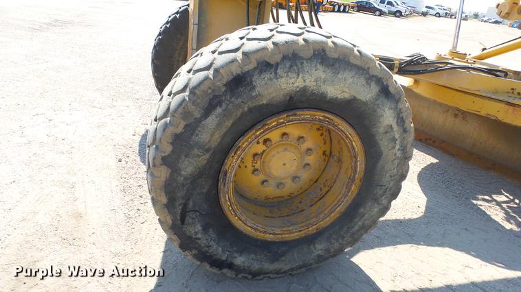 image for item DE2957 1998 Caterpillar 160H motor grader