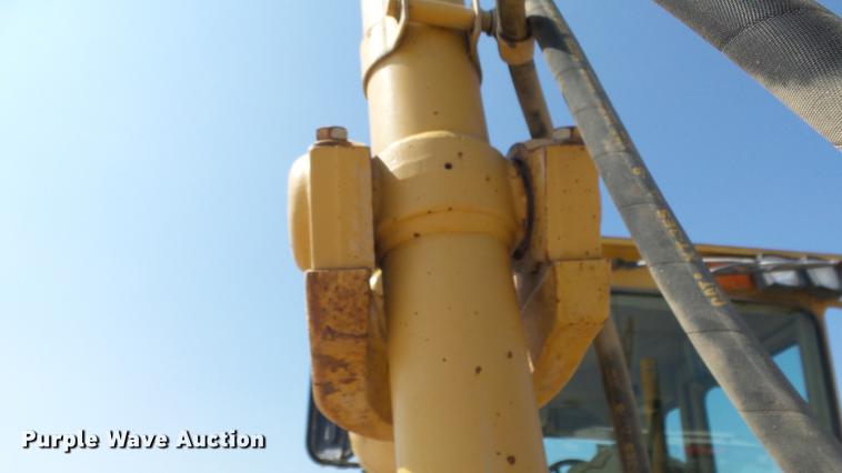 image for item DE2957 1998 Caterpillar 160H motor grader