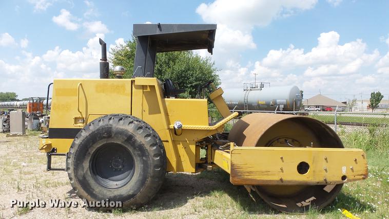 image for item DE2962 1991 Caterpillar CP563 single drum vibratory roller