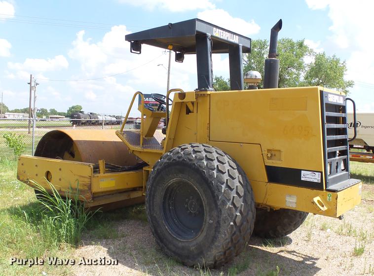image for item DE2962 1991 Caterpillar CP563 single drum vibratory roller