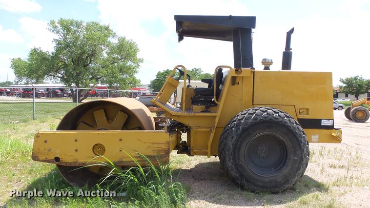 image for item DE2962 1991 Caterpillar CP563 single drum vibratory roller
