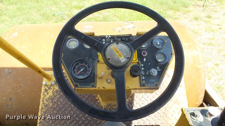 image for item DE2962 1991 Caterpillar CP563 single drum vibratory roller
