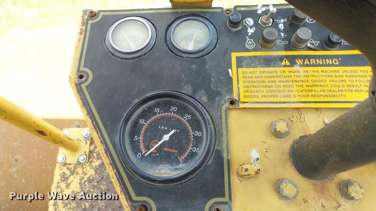 image for item DE2962 1991 Caterpillar CP563 single drum vibratory roller