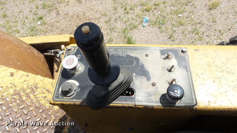 image for item DE2962 1991 Caterpillar CP563 single drum vibratory roller