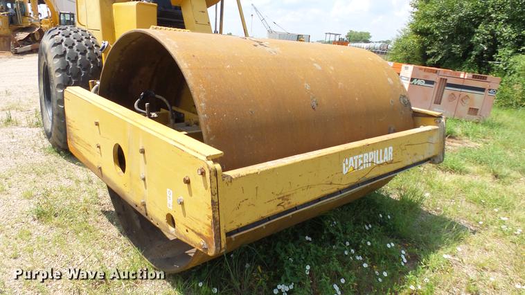 image for item DE2962 1991 Caterpillar CP563 single drum vibratory roller