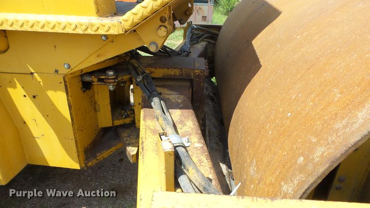 image for item DE2962 1991 Caterpillar CP563 single drum vibratory roller