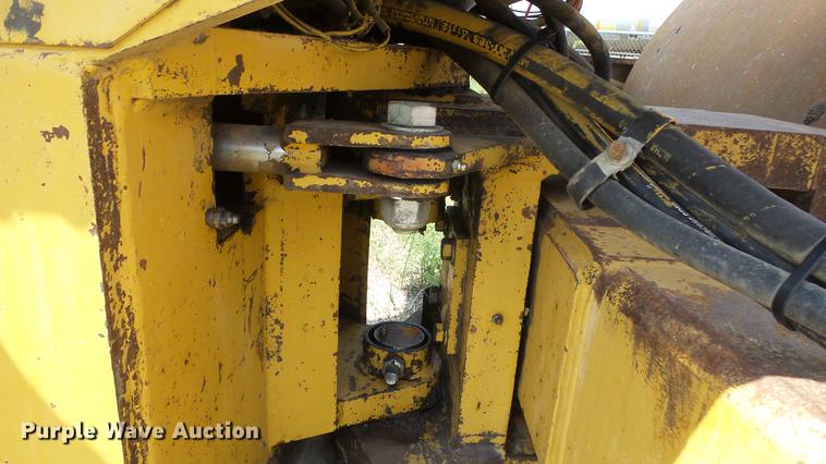 image for item DE2962 1991 Caterpillar CP563 single drum vibratory roller