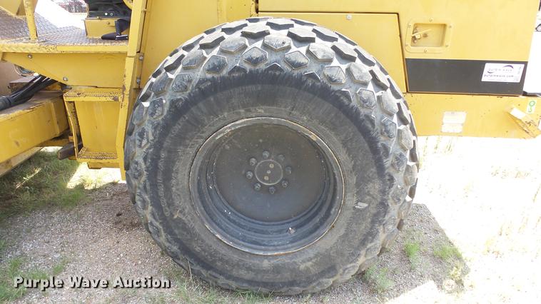 image for item DE2962 1991 Caterpillar CP563 single drum vibratory roller