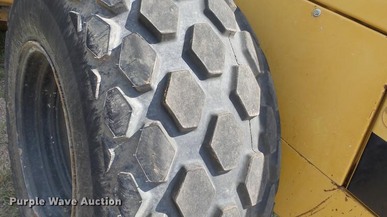 image for item DE2962 1991 Caterpillar CP563 single drum vibratory roller